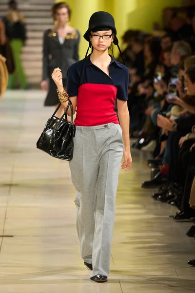 Look 10